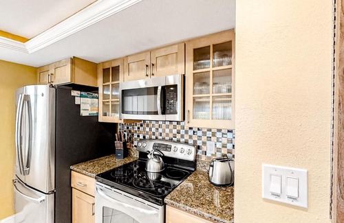 Sunset Beach Hotel | Land's End 4-306: Top Rated with Pool & Family Amenities