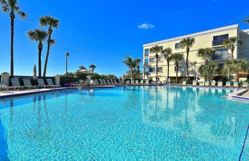 Sunset Beach House | Bayfront Bliss at Land's End 4-405 with Hot Tub & Pool