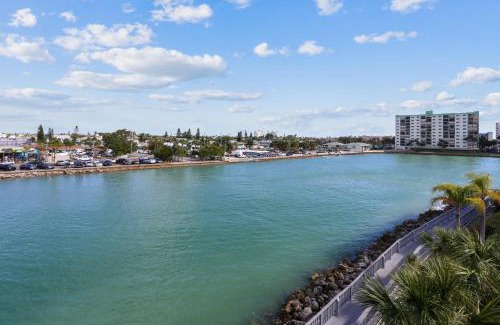 Sunset Beach House | Bayfront Bliss at Land's End 4-405 with Hot Tub & Pool