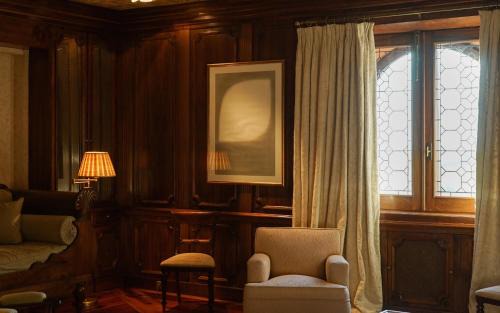 Burgos Hotel | Experience Landa: 5-Star Retreat with Pool & Pet-Friendly