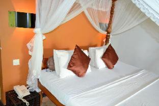 Imbulpe Hotel | Budget-Friendly Stay at Landa Holiday House with Breakfast