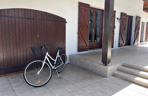 Tosse House | Unwind at Landes Villa in a Serene Wooded Park