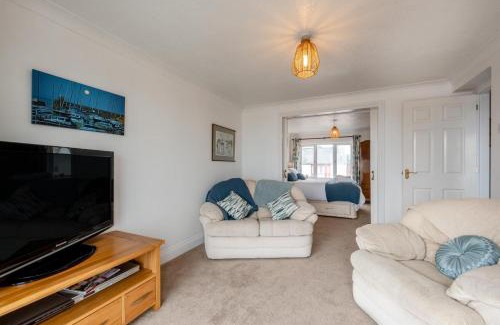 Saundersfoot House | Pet-Friendly Retreat at Landfall: Ideal for Families