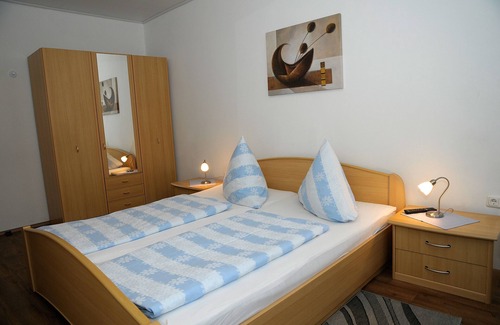 Wolframs-Eschenbach Bed & Breakfast | Top-Rated Landgasthaus Zum Mönchshof: Family-Friendly Stay
