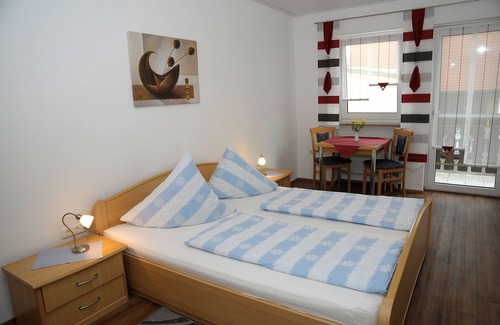 Wolframs-Eschenbach Bed & Breakfast | Top-Rated Landgasthaus Zum Mönchshof: Family-Friendly Stay