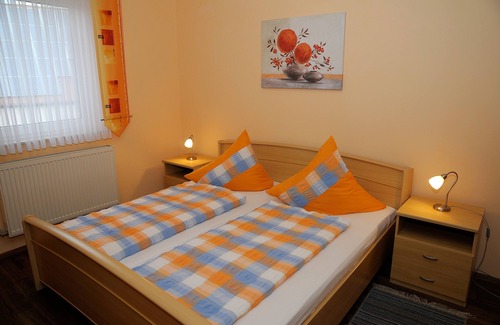 Wolframs-Eschenbach Bed & Breakfast | Top-Rated Landgasthaus Zum Mönchshof: Family-Friendly Stay
