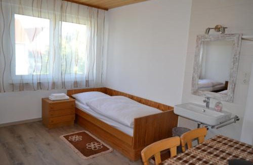 Upfingen Apartment | Family-Friendly Landgasthaus Krone in St. Johann