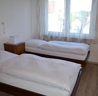 Upfingen Apartment | Family-Friendly Landgasthaus Krone in St. Johann