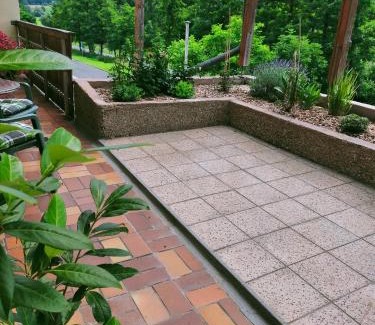 Emskirchen Hotel | Discover Landgasthaus Zum Erlengrund: Pet-Friendly Retreat