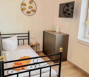 Leuna House | Comfortable Stay at Landgasthof am Bäumchen with Breakfast