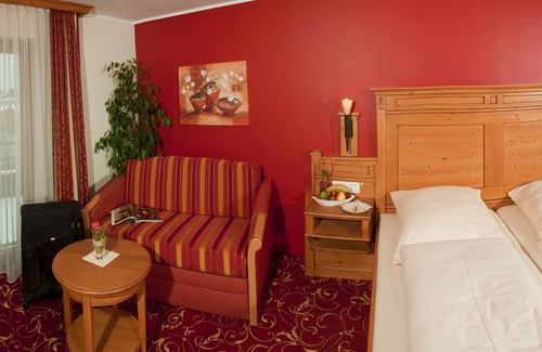 Mamming Hotel | Explore Landgasthof Apfelbeck: Rated 9/10 with Family Amenities