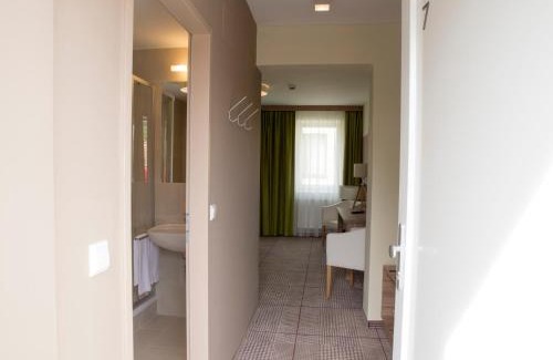 Konigsbrunn am Wagram Hotel | Discover Landgasthof zum Goldenen Hirschen - 8.4 Rated Stay