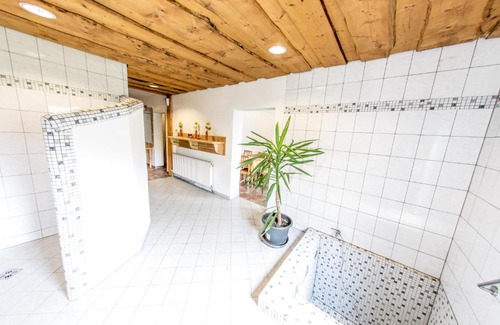 Reichenau im Muehlkreis Hotel | Welcoming Landgasthof Seyrlberg: Pool, Spa & Ocean Views