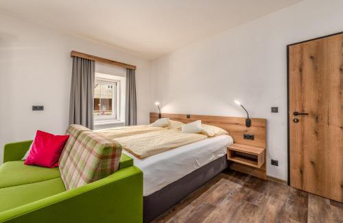 Michaelerberg-Pruggern Hotel | Discover Landgasthof Bierfriedl: Pet-Friendly Retreat