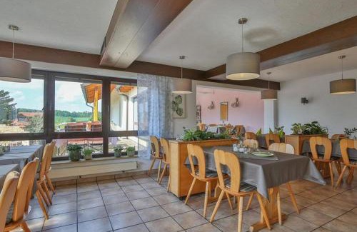 Heidenheim an der Brenz House | Welcoming Landgasthof Traube: Family-Friendly Dining Awaits