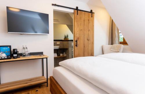 Prichsenstadt Hotel | Welcoming Stay at Landgasthof Goldener Adler with Restaurant