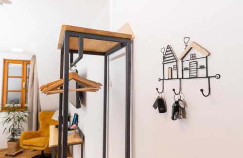 Prichsenstadt Hotel | Welcoming Stay at Landgasthof Goldener Adler with Restaurant