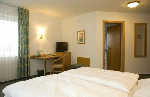 Weilerstoffel Hotel | Inviting Landgasthof Hölzle: Pet Friendly with Great Amenities