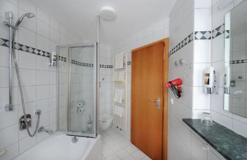 Weilerstoffel Hotel | Inviting Landgasthof Hölzle: Pet Friendly with Great Amenities