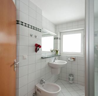 Weilerstoffel Hotel | Inviting Landgasthof Hölzle: Pet Friendly with Great Amenities