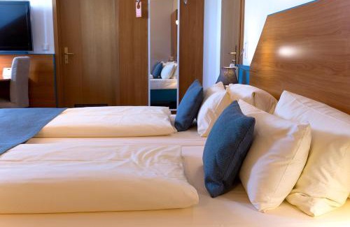 Eichstaett Hotel | Cozy Landgasthof Hotel Pröll: Pet-Friendly with Dining Options