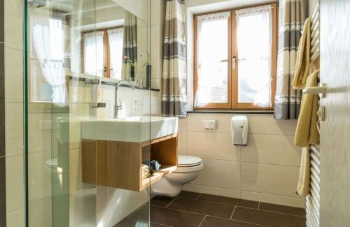 Bad Heilbrunn Hotel | Cozy Retreat at Landgasthof - Hotel Reindlschmiede
