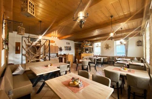 Zollgrun House | Discover Landgasthof Kanz: Family-Friendly & Pet Welcoming