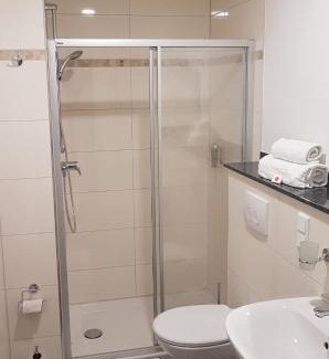 Juechen Hotel | Cozy Landgasthof Kelzenberg: Pet-Friendly with Great Dining