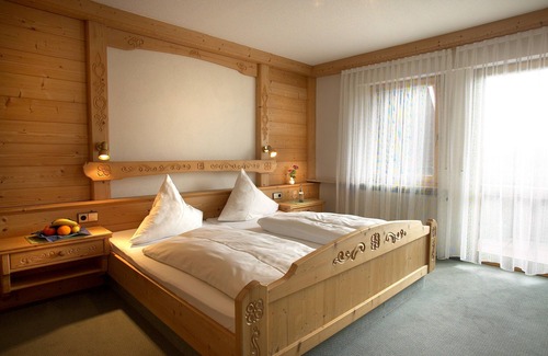 Neubulach Hotel | Discover Landgasthof Löwen: 9/10 Rated with Family Amenities