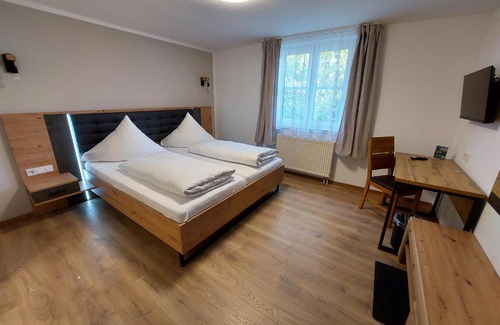 Bubenreuth Hotel | Pet-Friendly Retreat at Landgasthof Mörsbergei
