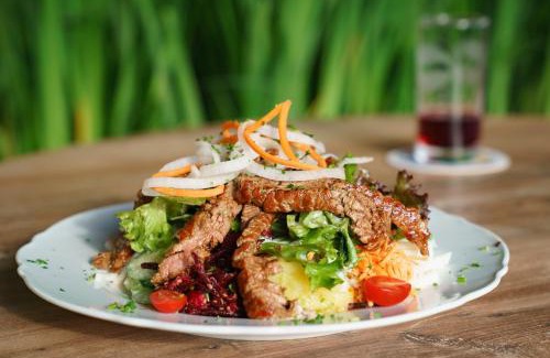 Neresheim Hotel | Cozy Landgasthof Ochsen with Restaurant & Family Amenities