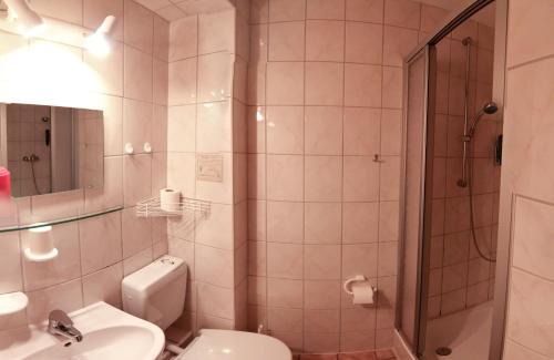Frankenroda House | Enjoy Oceanfront Bliss at Landgasthof Probstei Zella