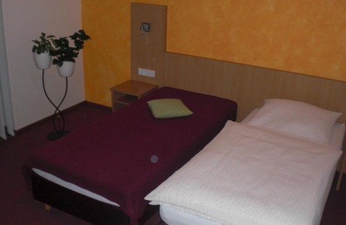 Fulda Hotel | Cozy Stay at Landgasthof Schubbkoarn's Ruh - 9/10 Rated!