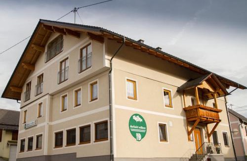 Aigen im Ennstal House | Highly Rated Landgasthof Wöhrer: Family-Friendly Dining Awaits