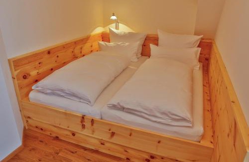 Muendling House | Pet-Friendly Getaway at Landgasthof Weberhans with Ocean View