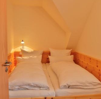 Muendling House | Pet-Friendly Getaway at Landgasthof Weberhans with Ocean View