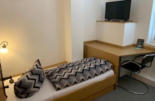 Mittelzentrum Artern Hotel | Cozy Stay at Landgasthof Zum Ring with Breakfast & Pet Access