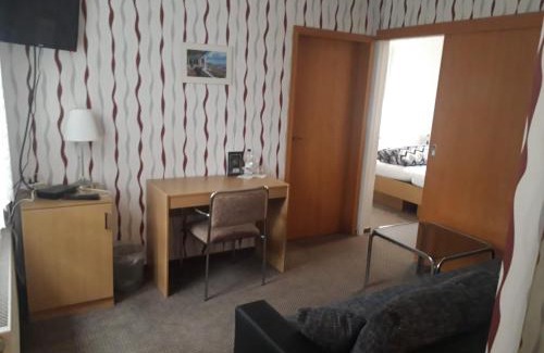 Mittelzentrum Artern Hotel | Cozy Stay at Landgasthof Zum Ring with Breakfast & Pet Access