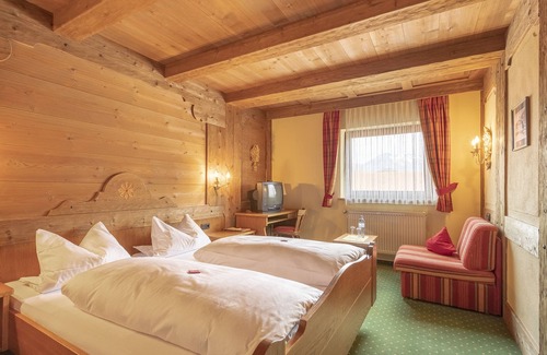 Schleching Hotel | Welcoming Landgasthof Zur Post: Rated 8.6/10 with Dining