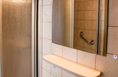Tann Hotel | Cozy Landgasthof zur Ulsterbrücke with Breakfast & Family Perks