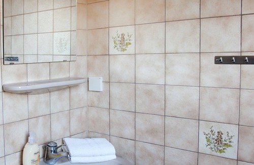 Tann Hotel | Cozy Landgasthof zur Ulsterbrücke with Breakfast & Family Perks