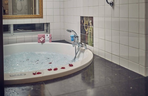 Municipality of Arnhem Hotel | Relaxing Retreat at Landgoed Hotel Groot Warnsborn, 4-Star