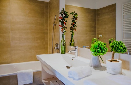 Groß Behnitz Hotel | Discover Landgut Stober: 4-Star Retreat with Pool Access