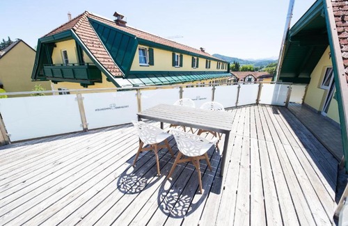 Krumpendorf am Woerther See Apartment | Pet-Friendly Landhaus Appartements Gretl for Family Getaways