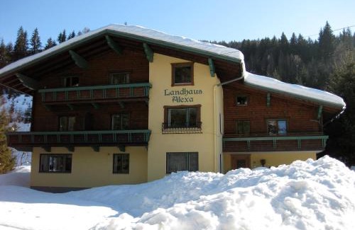 Eben im Pongau Apartment | Unwind at Landhaus Alexa: Pet-Friendly Retreat with Pool