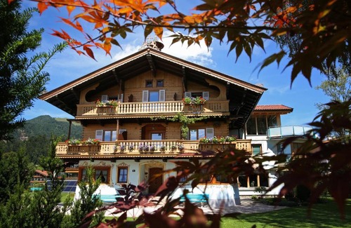 Koessen Apartment | Relax at Landhaus Alpengruss: 4-Star Hot Tub Retreat
