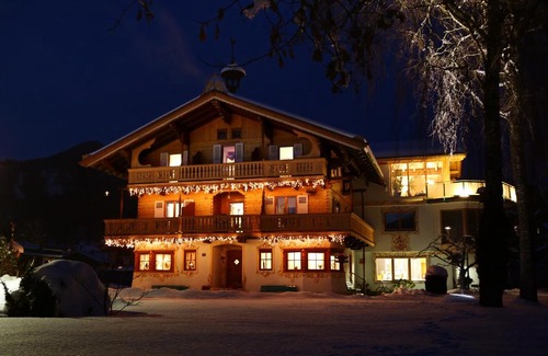 Koessen Apartment | Relax at Landhaus Alpengruss: 4-Star Hot Tub Retreat