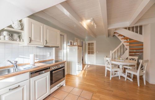 Utersum Apartment | Comfortable Retreat at Landhaus am Meer - Whg 8 Westerley