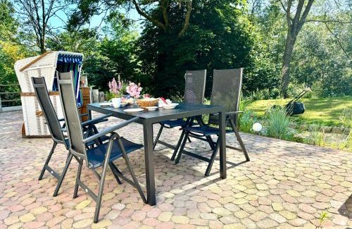 Hanstorf Apartment | Family-Friendly Landhaus Ankerplatz with Ocean Views
