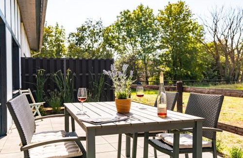 Zulpich Apartment | Relax at Landhaus Bachglück: 4-Star Oceanfront Retreat